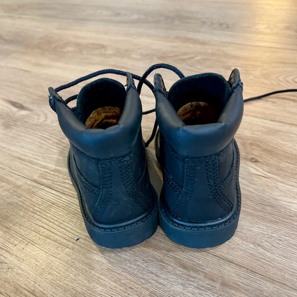 Timberland 6 inch All Black winter boots size 5 ⚫️⚫️ with 📦 - Picture 4 of 7